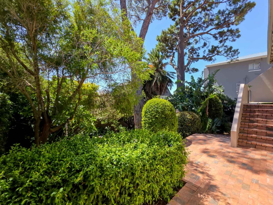 2 Bedroom Property for Sale in Vredehoek Western Cape